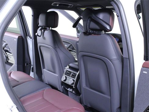 New 2025 Land Rover Range Rover Sport Dynamic SE AWD/4WD image 11