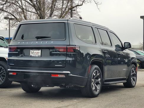 Used 2023 Jeep Wagoneer Series III w/ Preferred Equipment Group AWD/4WD image 4