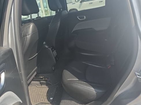 Used 2023 Jeep Compass Latitude AWD/4WD image 14