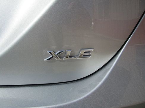 Used 2024 Toyota Camry XLE FWD image 38