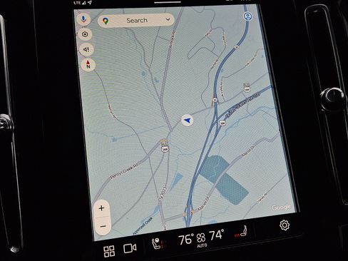 Certified 2025 Volvo XC40 B5 Plus image 17