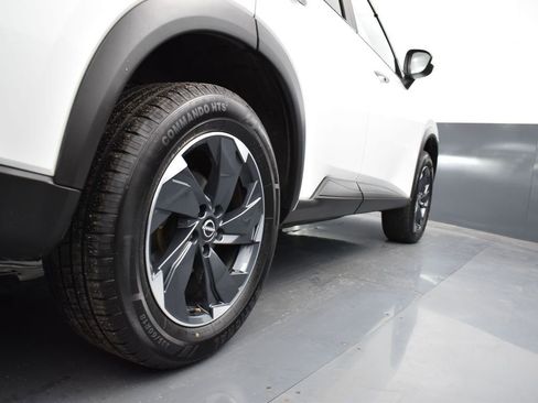 Used 2024 Nissan Rogue SV AWD/4WD image 26