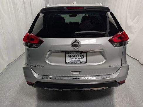 Used 2017 Nissan Rogue SL w/ SL Premium Package AWD/4WD image 4