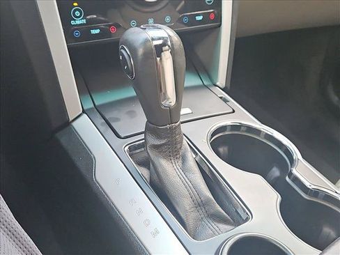 Used 2015 Ford Explorer Limited w/ Equipment Group 301A FWD image 9