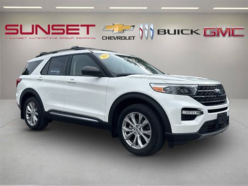 Used 2020 Ford Explorer XLT w/ Equipment Group 202A AWD/4WD image 1