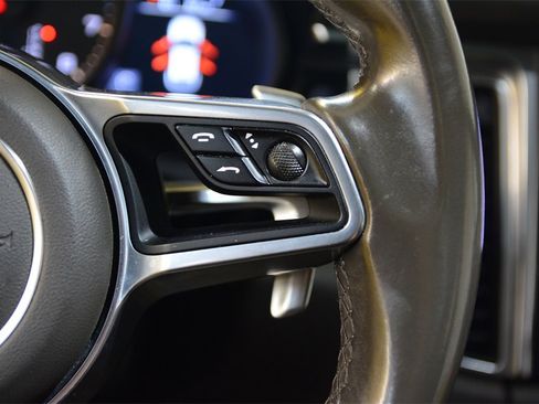 Used 2018 Porsche Macan image 18