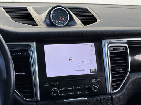 Used 2018 Porsche Macan image 29