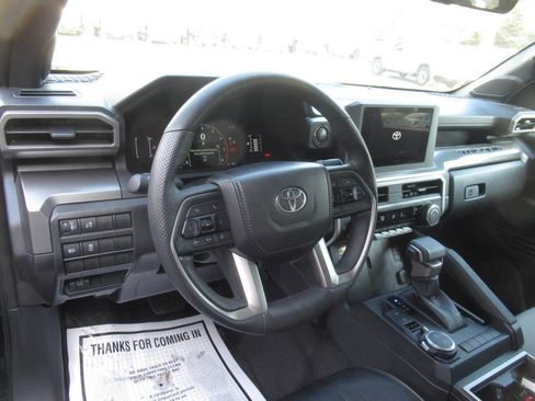 Used 2024 Toyota Tacoma SR5 AWD/4WD image 18