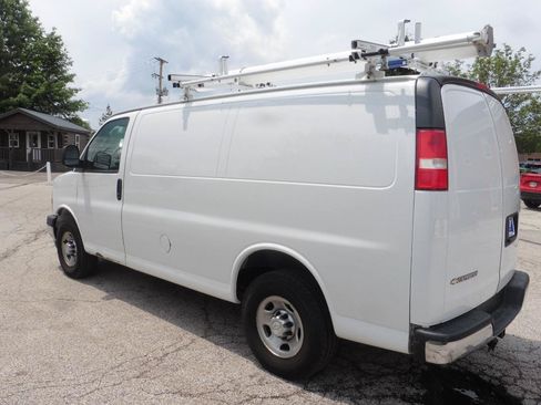 Used 2018 Chevrolet Express 2500 w/ Driver Convenience Package RWD image 11
