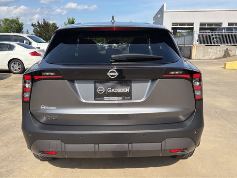 Used 2025 Nissan Kicks SV FWD image 4