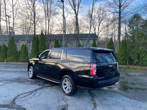Used 2018 GMC Yukon XL SLE image 3