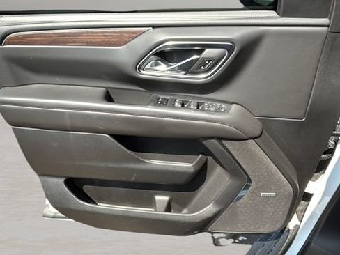 Used 2024 Chevrolet Suburban High Country AWD/4WD image 17