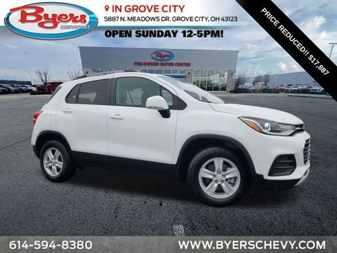 Used 2022 Chevrolet Trax LT w/ LT Convenience Package AWD/4WD image 1