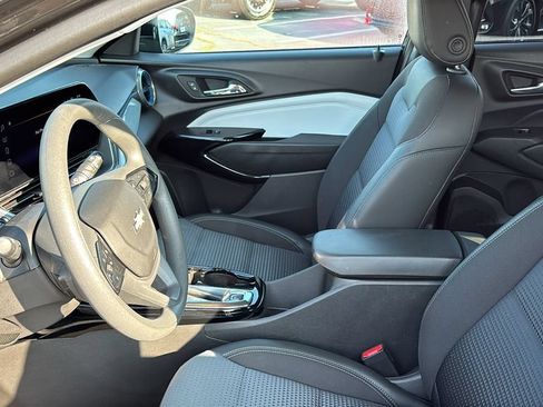 Used 2025 Chevrolet Trax LT FWD image 25