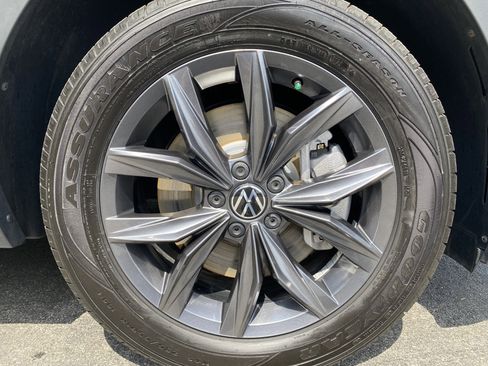 Used 2023 Volkswagen Tiguan SE image 13