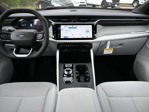 New 2026 Jeep Cherokee Laredo image 5