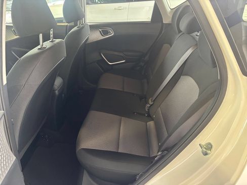 Used 2025 Kia Soul LX w/ LX Technology Package FWD image 25