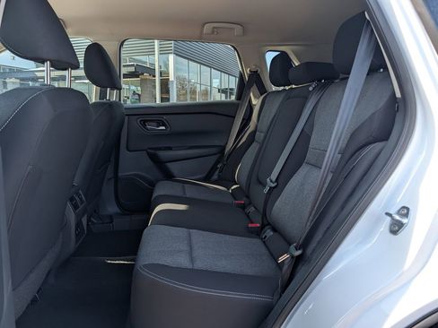 Used 2025 Nissan Rogue SV AWD/4WD image 23