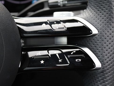 Used 2024 Mercedes-Benz GLC 300 4MATIC image 14