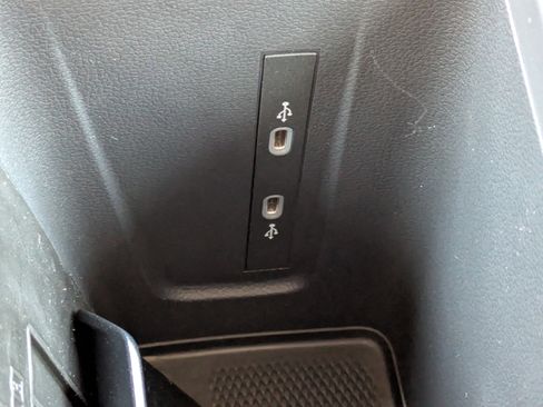 New 2026 Volkswagen Tiguan SE R-Line image 24