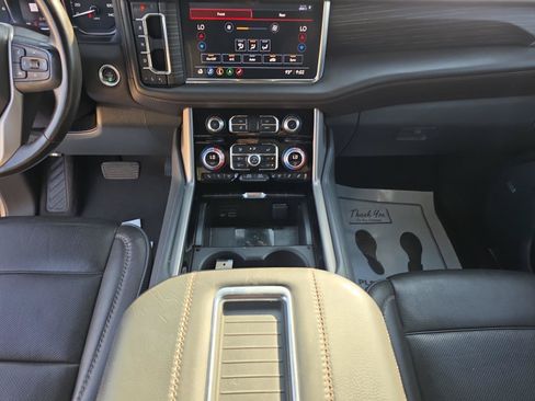 Used 2021 GMC Yukon XL Denali w/ Denali Premium Package RWD image 11