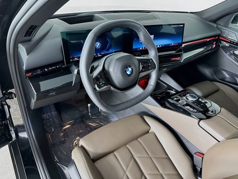 Used 2025 BMW 530i w/ Premium Package image 9