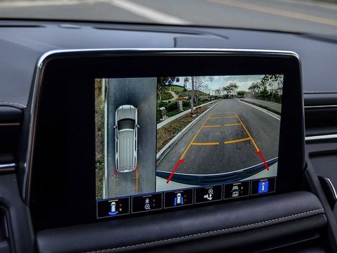 Used 2022 GMC Yukon SLT w/ SLT Premium Package image 30