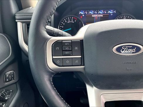 Used 2024 Ford Expedition XLT RWD image 24