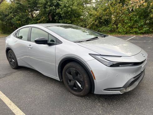 Certified 2025 Toyota Prius LE image 1