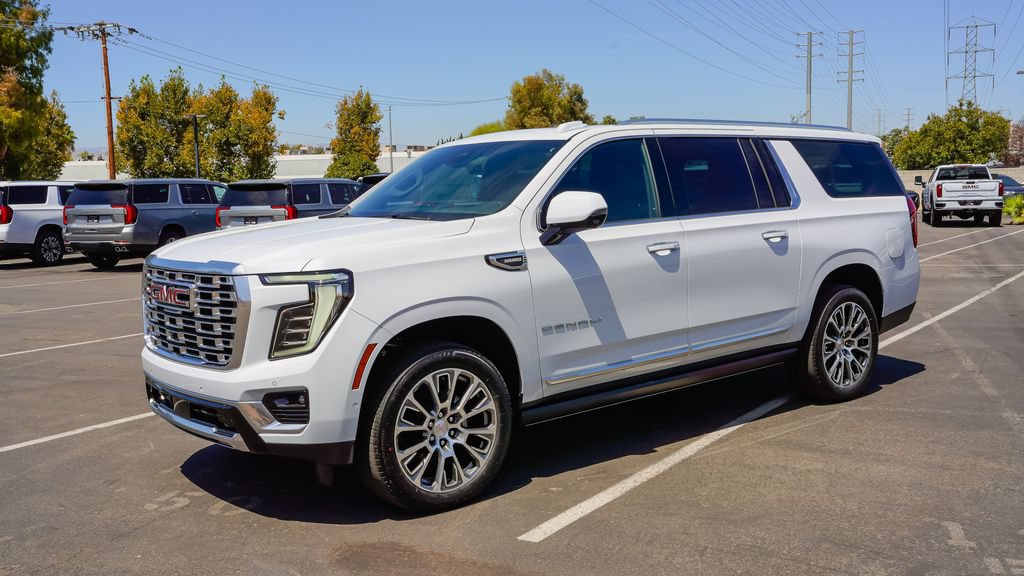 New 2026 GMC Yukon XL Denali w/ Denali Reserve Package AWD/4WD image 3