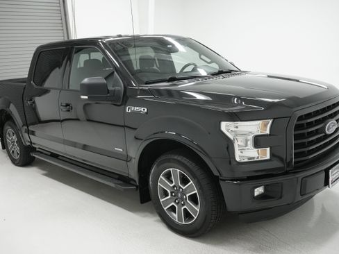 Used 2015 Ford F150 XLT w/ Equipment Group 302A Luxury image 3