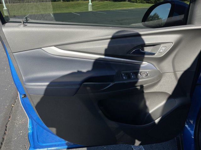 Used 2023 Chevrolet Bolt EUV LT w/ Convenience Package FWD image 21