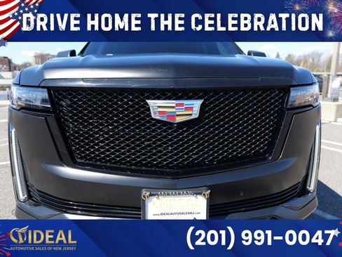 Used 2022 Cadillac Escalade ESV Sport Platinum AWD/4WD image 2