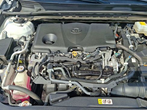 Used 2018 Toyota Camry XLE image 26