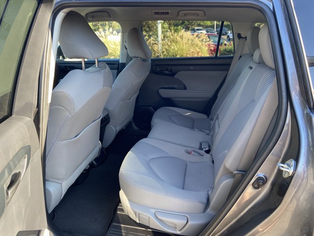 Used 2021 Toyota Highlander LE FWD image 50