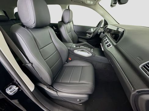 Used 2026 Mercedes-Benz GLS 450 4MATIC image 31
