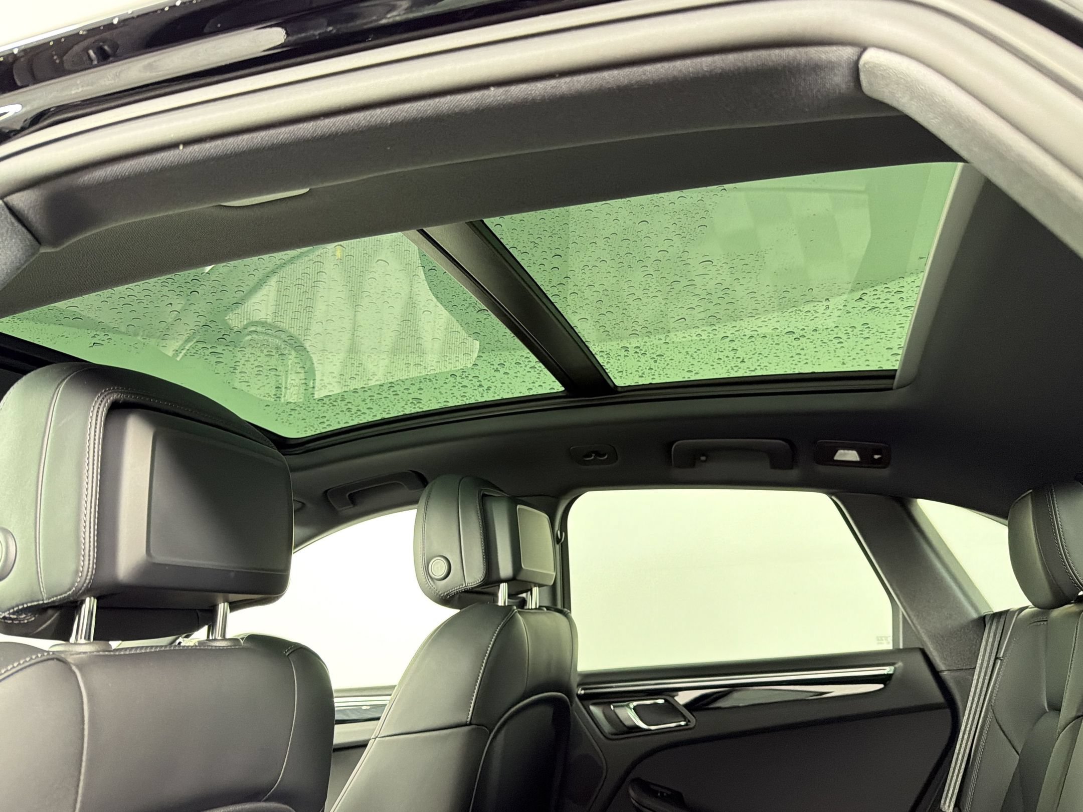 Certified 2026 Porsche Macan AWD/4WD image 19