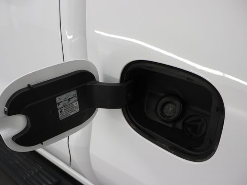Used 2023 Chevrolet Silverado 1500 RST AWD/4WD image 29