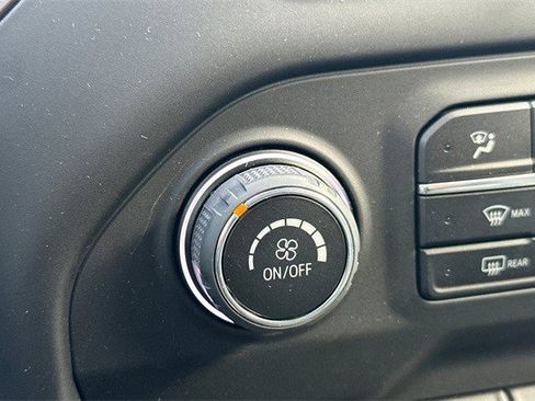 Certified 2022 Chevrolet Silverado 1500 Custom image 30