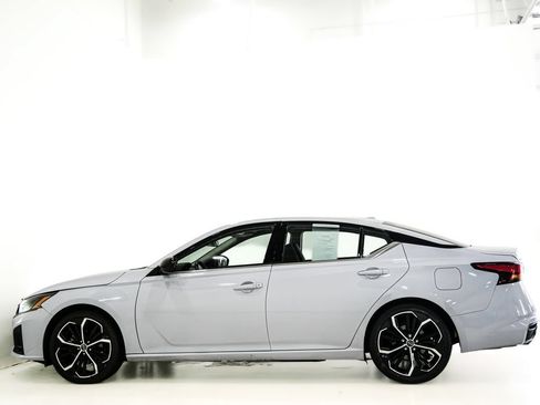 Used 2024 Nissan Altima 2.5 SR FWD image 5