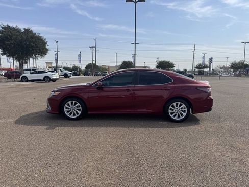 Used 2022 Toyota Camry LE image 2