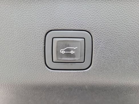 Used 2025 GMC Yukon XL Denali AWD/4WD image 7