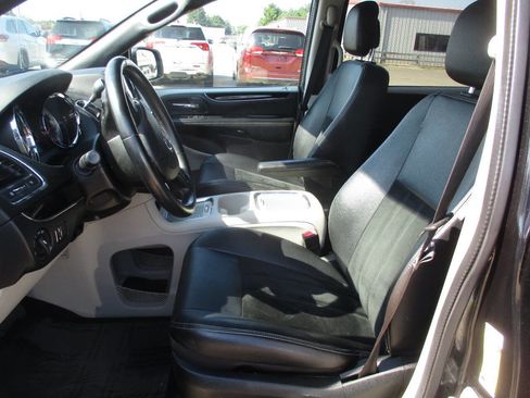 Used 2018 Dodge Grand Caravan SXT image 16