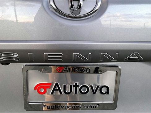 Used 2017 Toyota Sienna XLE image 34