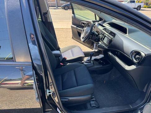 Used 2016 Toyota Prius C Two image 14