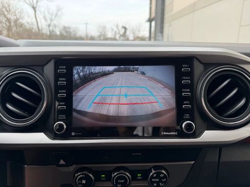 Used 2020 Toyota Tacoma SR5 image 9