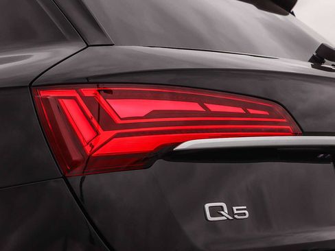 Used 2023 Audi Q5 2.0T Premium w/ Convenience Package AWD/4WD image 12