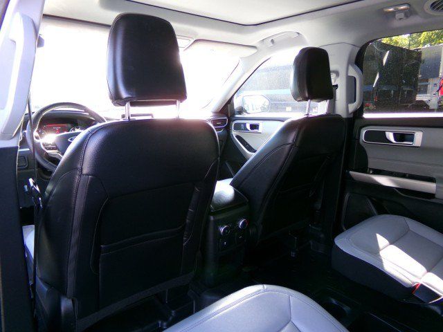 Used 2021 Ford Explorer XLT w/ Equipment Group 202A AWD/4WD image 16