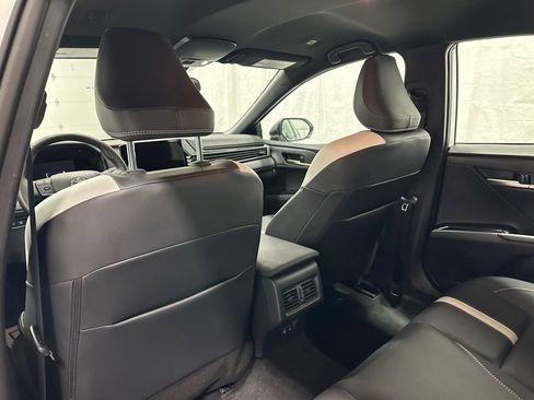 Used 2025 Toyota Camry SE image 48