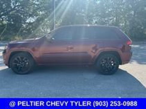 Used 2019 Jeep Grand Cherokee Altitude RWD image 4